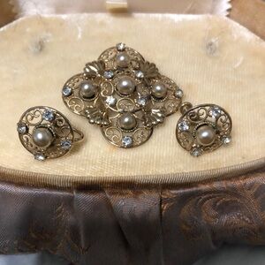 Elegant Van Dell Gold  pearl brooch and earring set. Vintage. In original box.